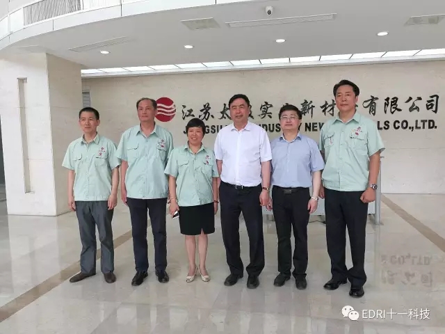 11-趙振元、孫鴻偉與江蘇太極總經(jīng)理徐新予等管理層親切合影.jpg