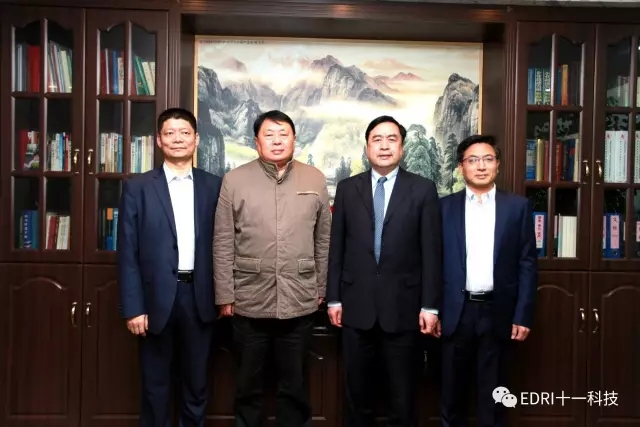 9-趙振元與叢亞東、王鵬程、劉成江在辦公室親切合影.webp.jpg