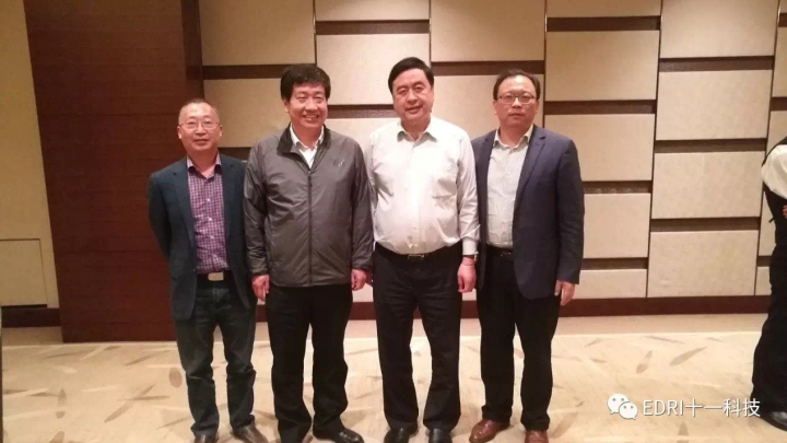 3-趙振元同志與劉濟東、樊后檐、王明云同志親切合影.jpg