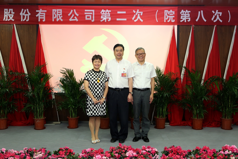 合影-趙振元書記與太極實(shí)業(yè)黨委書記褚兵、黨委副書記兼工會(huì)主席陳月芳合影.jpg